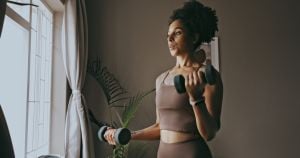 8 dumbbell oefeningen voor thuis of in de gym