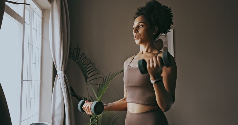 8 dumbbell oefeningen voor thuis of in de gym