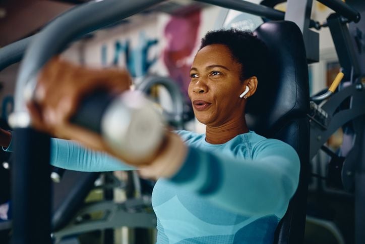 Borstspieren trainen vrouw: de 8 beste oefeningen