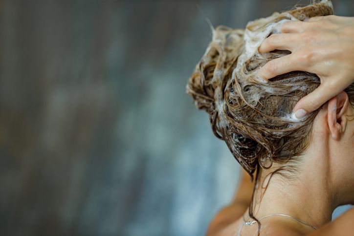 Natuurlijke shampoo: waarom sulfaten en parabenen vermijden?