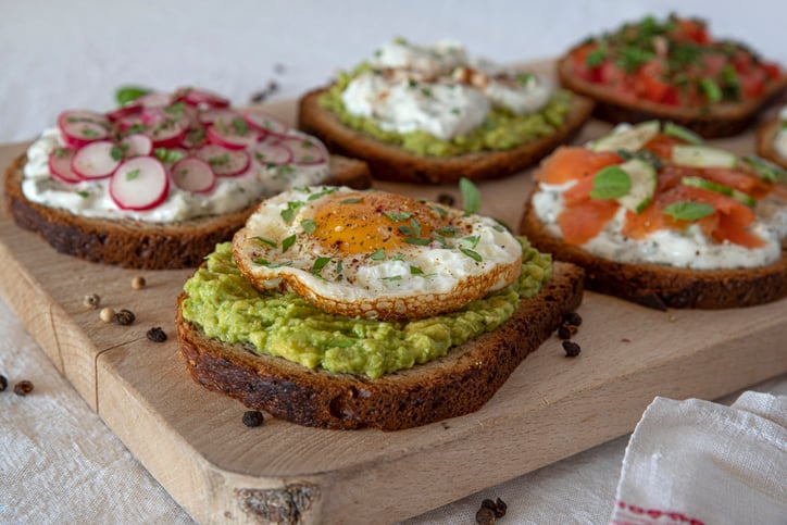 Brood met gezond hartig broodbeleg