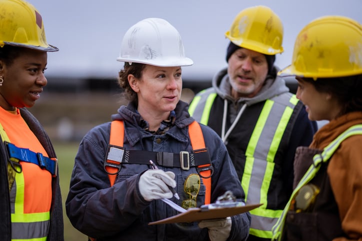 Mensen aan het werk op de bouw